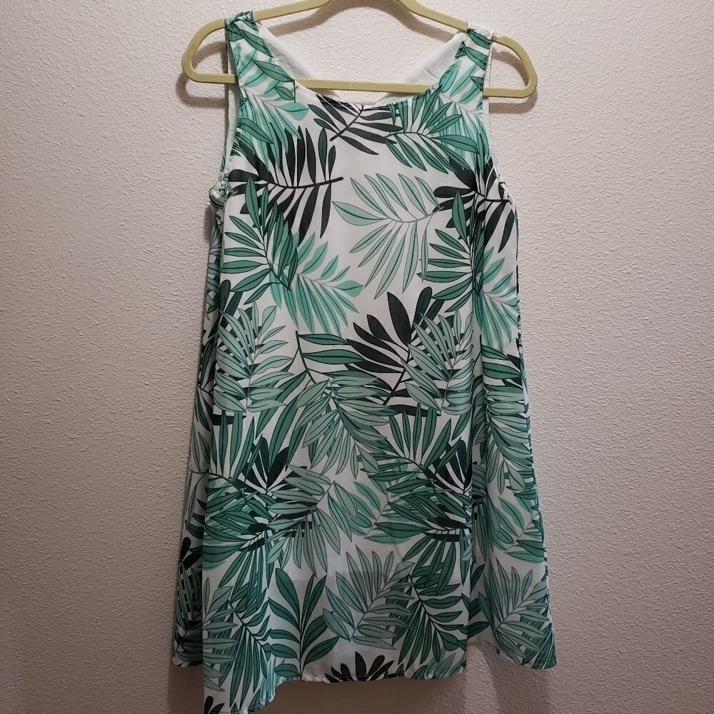 *Cute dress with leaves, med